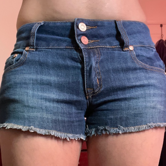 Shorts - Picture 3 of 4